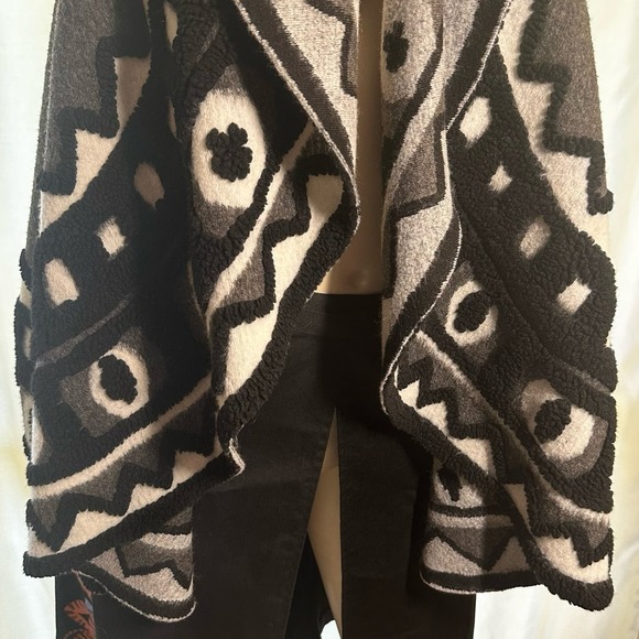 Max Studio Black and Gray Sleeveless Cardigan Poncho - Picture 3 of 12